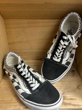 Vans Checkerboard Low Top Sneakers - Black & White